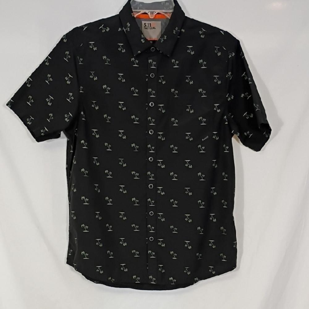 EUC  5.11 Tactical Men's Lifes a Breach Shirt  Button Down Short Sleeve Size Sm